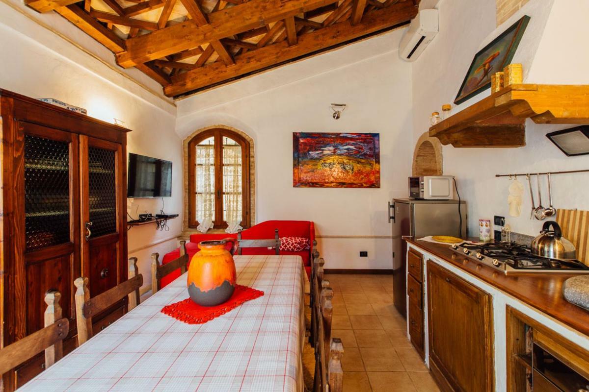 Вилла Casa Conti Di Sotto Гаворрано Экстерьер фото